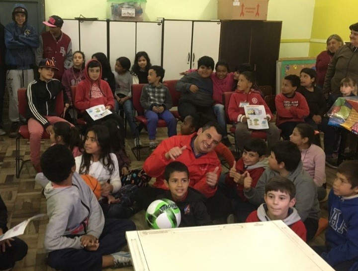 Doação de Livros, Cadernos e Material Escolar em Geral para Escola Pública