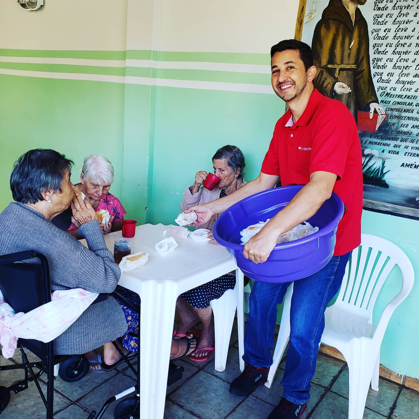 Doação no lar Sao Francisco de Assis